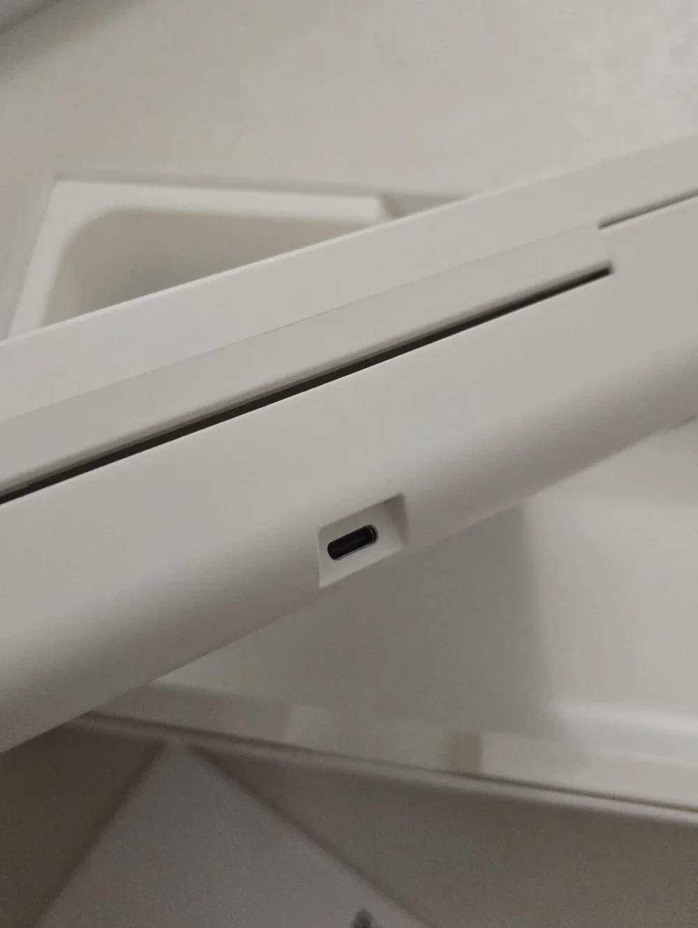 UV Sanitizer with Wireless Charging White